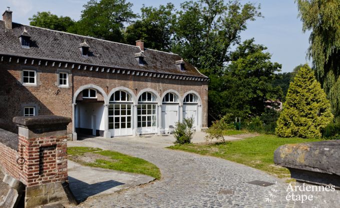 Charmant en rustiek kasteel in Gembloux: ruim vakantiehuis voor 9 personen met jacuzzi, dichtbij de natuurlijke schoonheid van de Ardennen